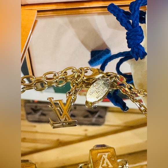 πLOUIS VUITTON Gamble Lucky Dice Swarovski Crystal Gold Tone Necklace Full Inc - Picture 7 of 17